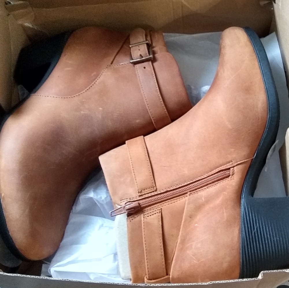 Clarks ankle bootie 9.5